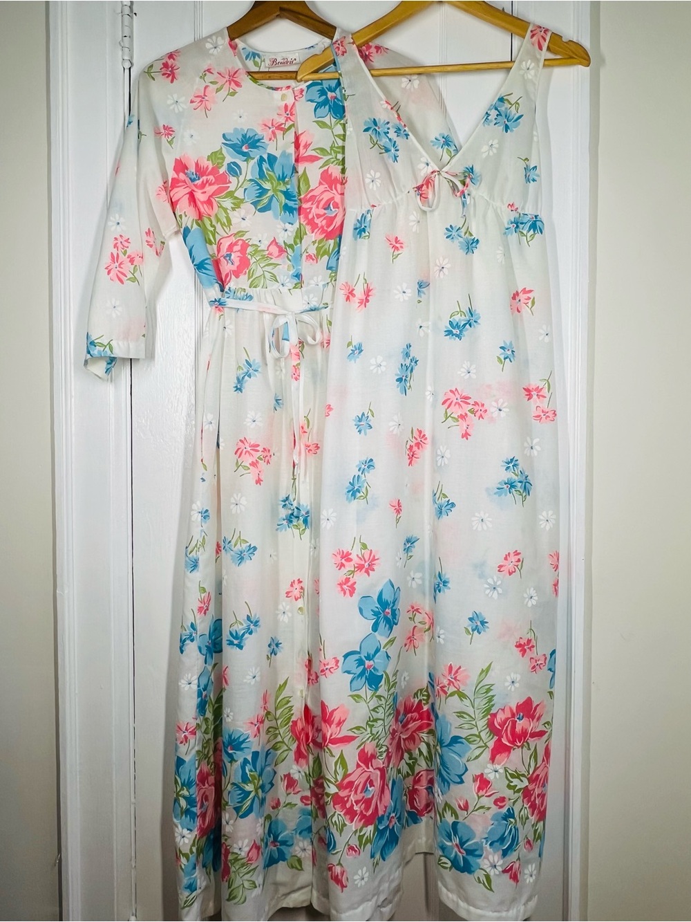 Vintage 1980s Robe and Nightgown Boudoir Set Two Piece Sleepwear Like New